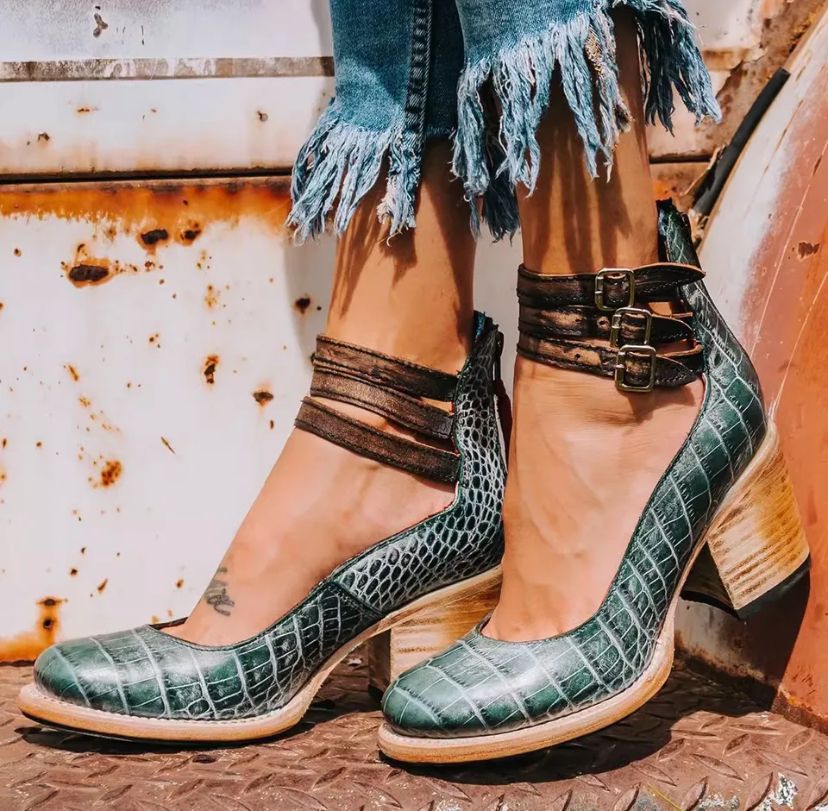 Opal | Timeless Vintage Pumps