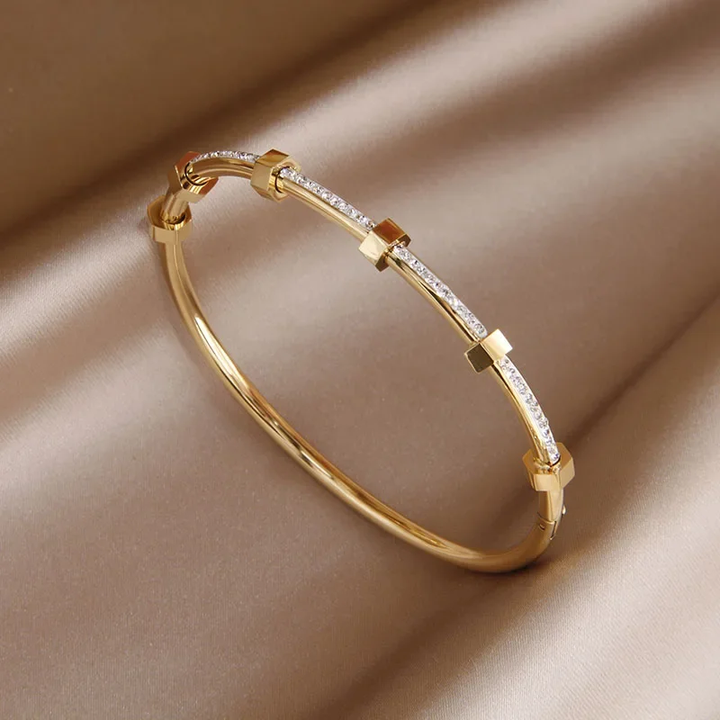 Madison - Bright Golden Plated Bracelet with Moissaniet cover