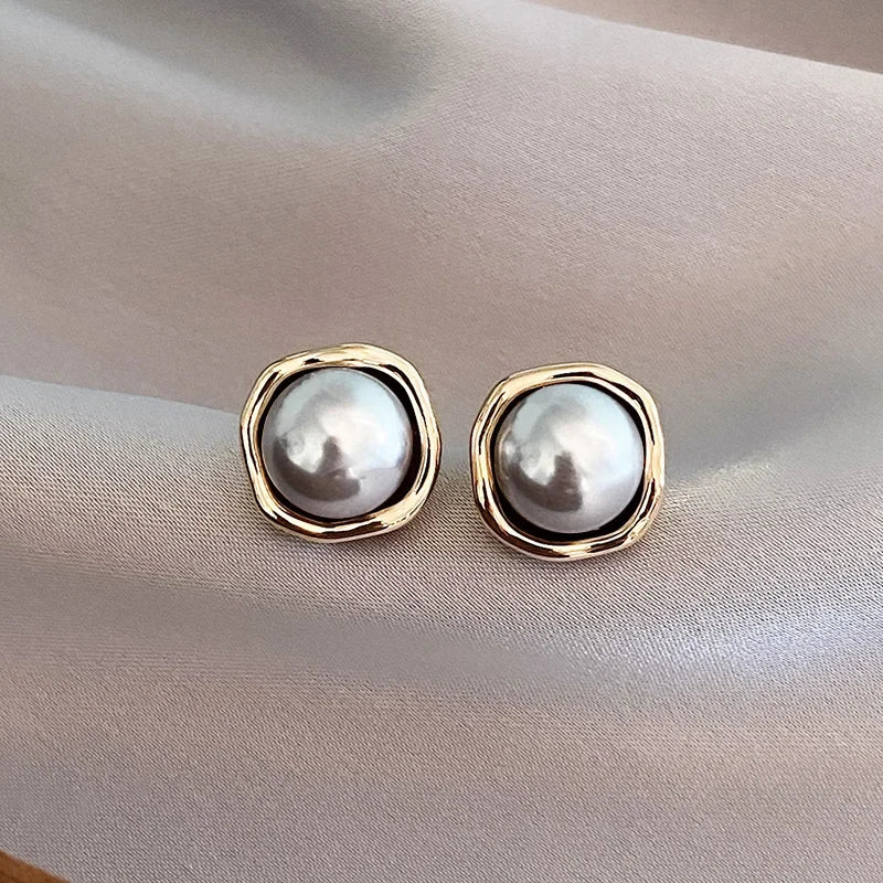 Kassandra | Vintage and Elegant Black Pearl Earrings