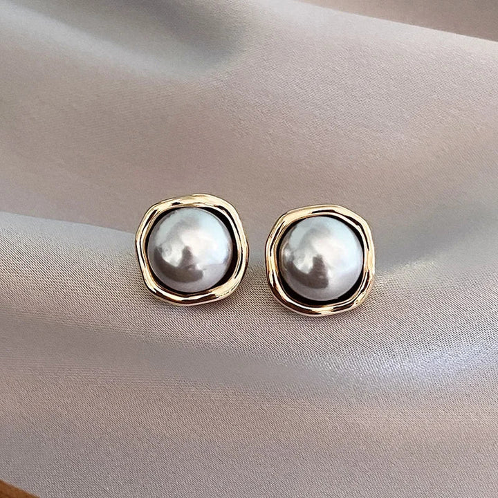 Kassandra | Vintage and Elegant Black Pearl Earrings