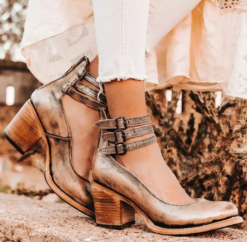 Opal | Timeless Vintage Pumps