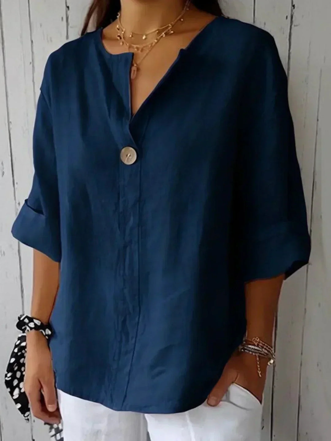 Freja | Casual V-neck blouse for a relaxed look